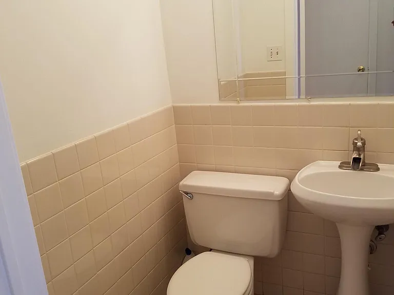 221 Head House Ct — Photo 6
