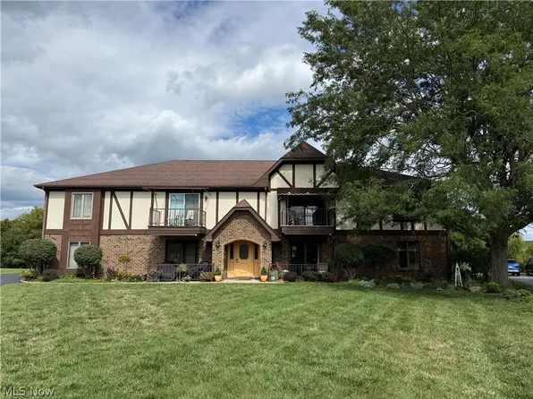 852 Pearson Cir Unit 4, Youngstown, OH 44512