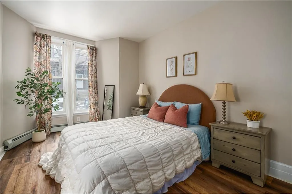 3 bed, 1000 sqft, $2,800 — Photo 3