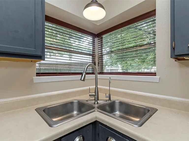 6903 Foxmont Ln — Photo 9
