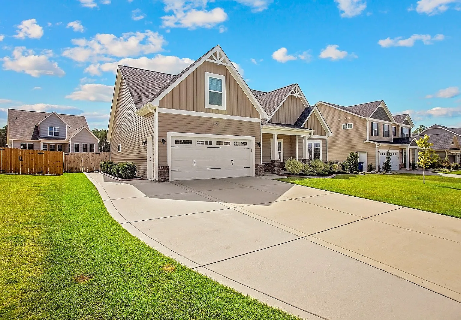 4 bed, 3.0 bath, 2100 sqft, $2,200 — Photo 2