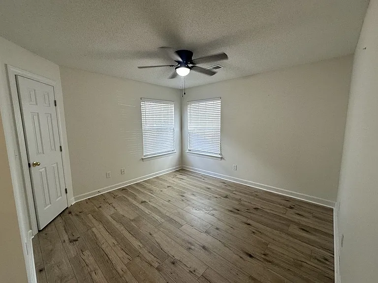 4304 Lotus Ct — Photo 31