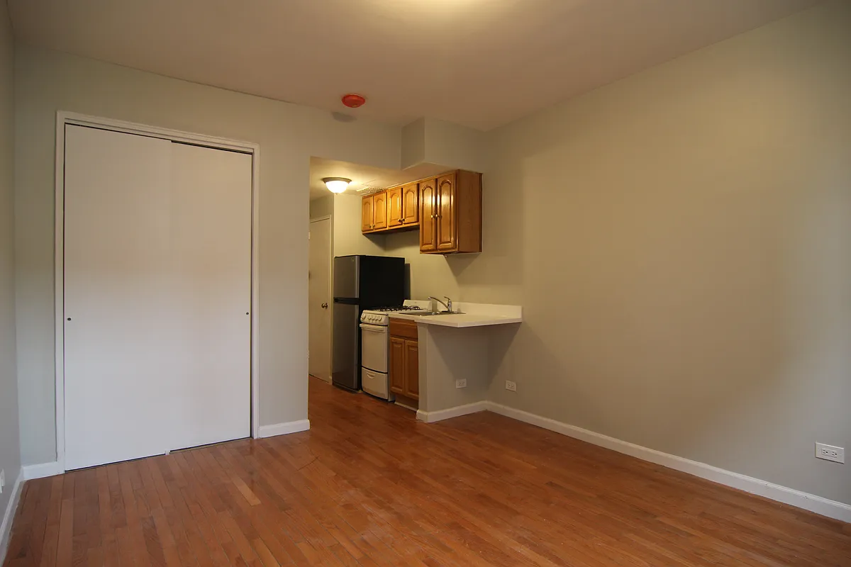 Building Photo - 40-20 69th St #L2