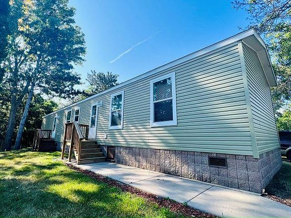 3rd image of 901 Lake Elmo Ave N #78RPBC