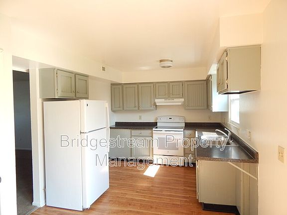 2nd image of 660 Randler Ave