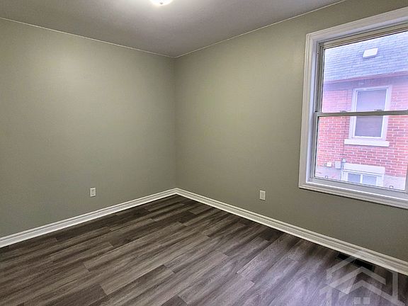 4th image of 36 William St
