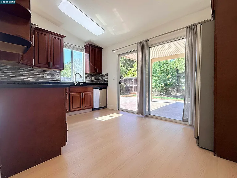 1746 Highland Cir — Photo 4