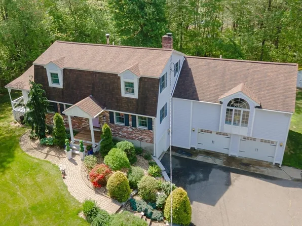 190 Wyndridge Cir, Pelham, NH 03076