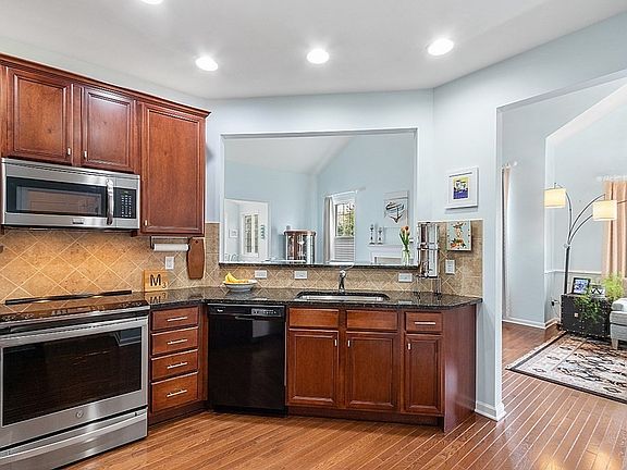 3rd image of 4 Herrick Dr