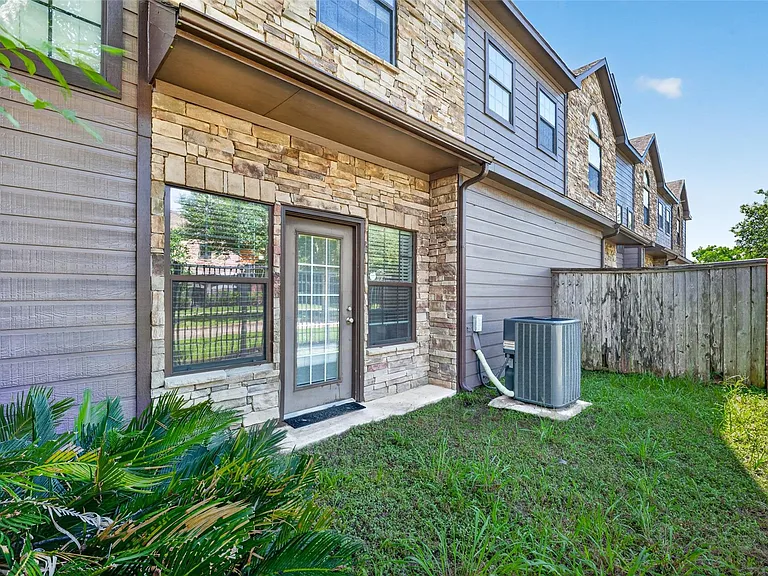 2346 Bermuda Shores Dr — Photo 25