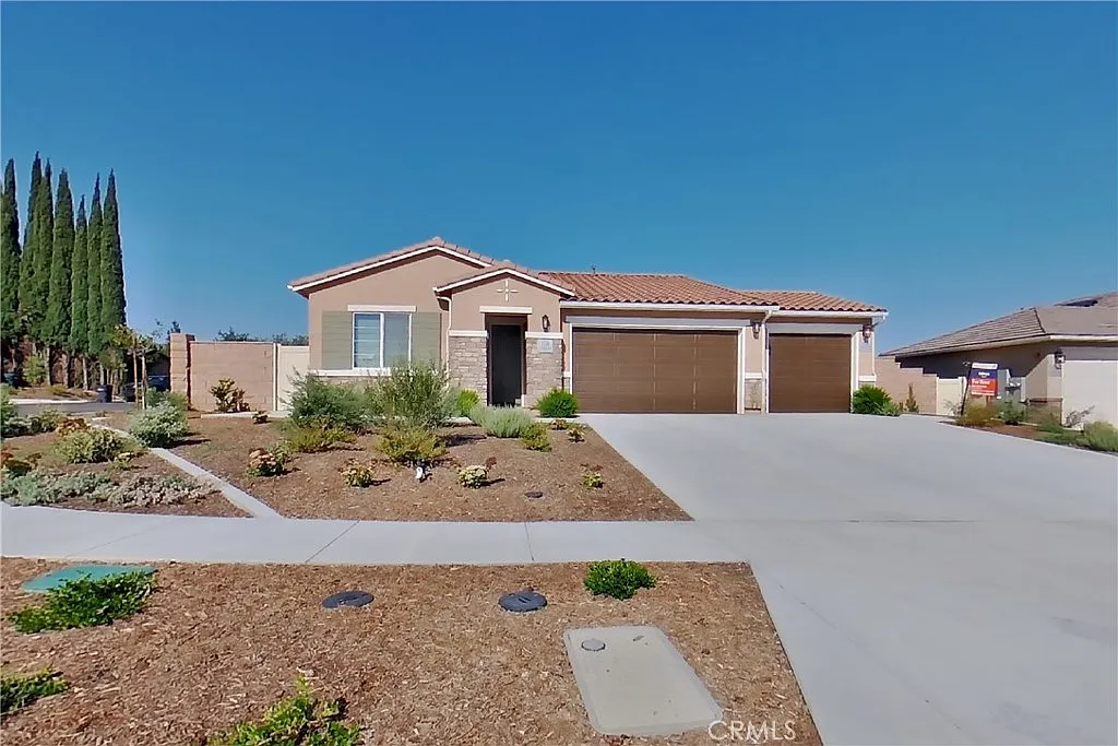 3 bed, 1429 sqft, $4,249 — Photo 2