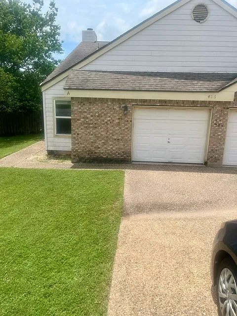 2 bed, 998 sqft, $1,650 — Photo 1