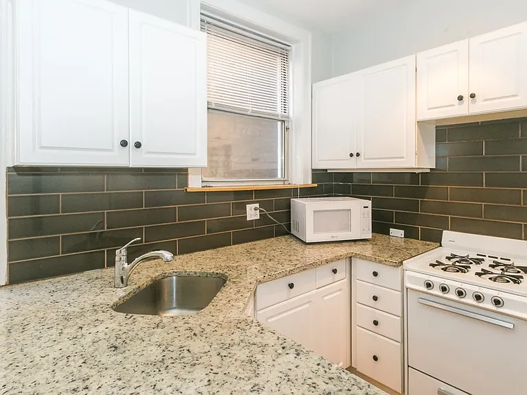 518 W Surf St #1 — Photo 1