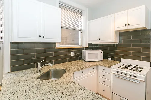 518 W Surf St #1 Photo 1