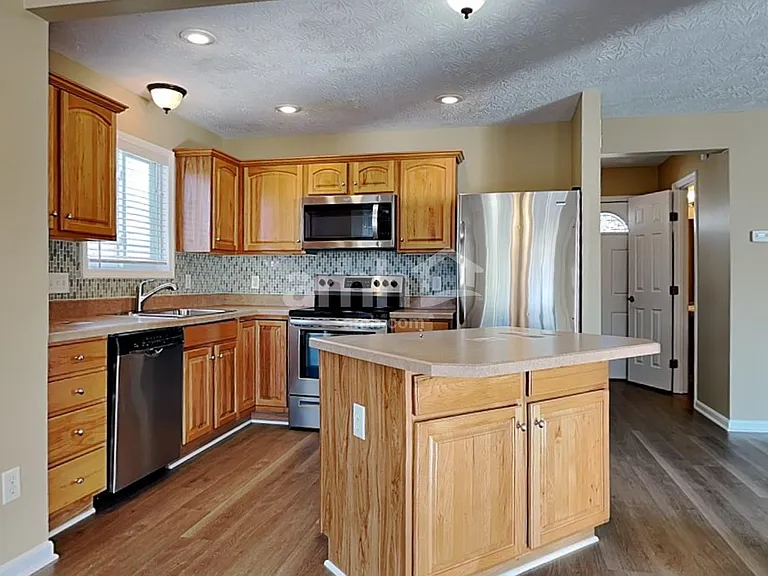23 Glenside Dr — Photo 3