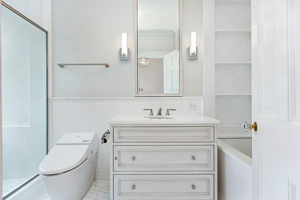 Sold by Douglas Elliman | media 21