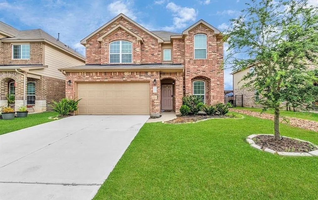4 bed, 2.5 bath, 2604 sqft, $2,888 — Photo 2