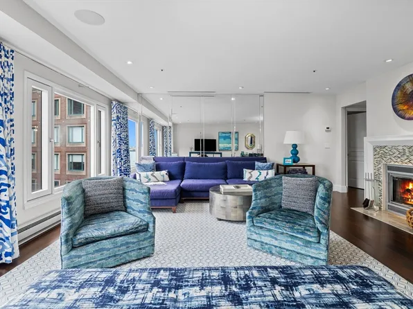 20 Rowes Wharf APT 702, Boston, MA 02110