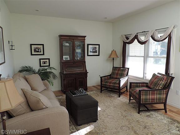 5th image of 4747 Lauren Ln