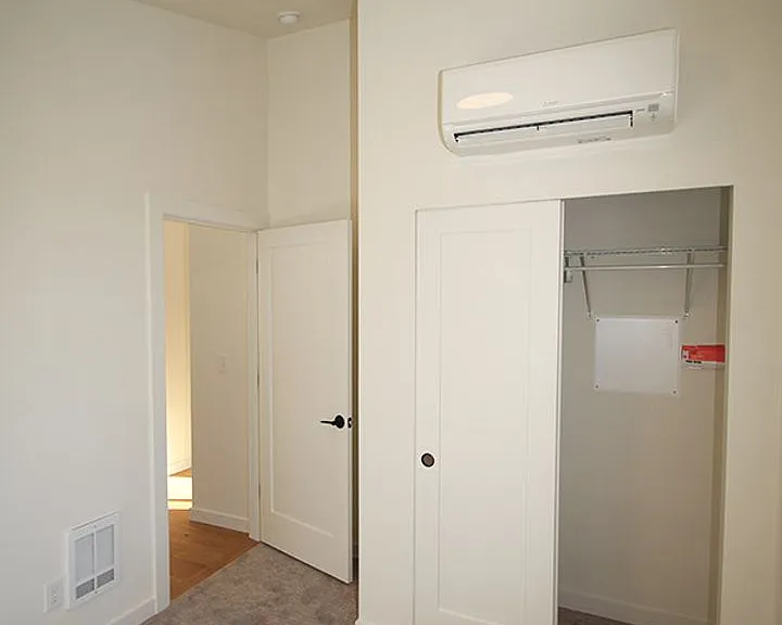 5634 Brooklyn Ave NE #B — Photo 9