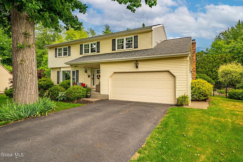 2nd image of 33 Sheffield Drive