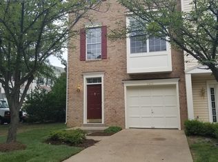 2423 Clover Field Cir, Herndon, VA 20171