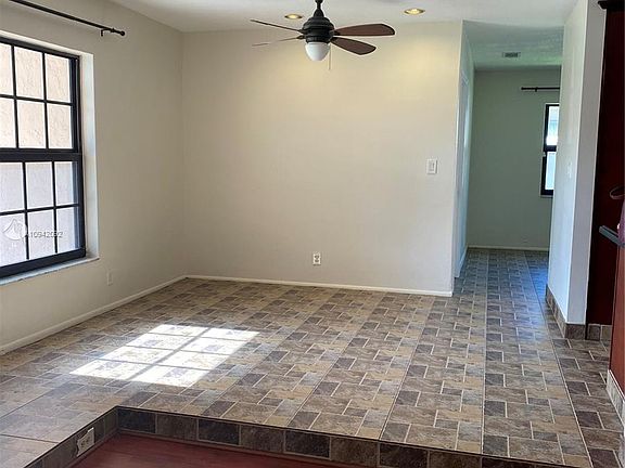 5th image of 880 SW 51st Ave