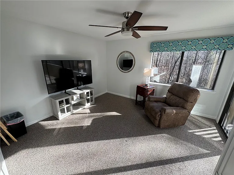 115 Harbor Lights Dr — Photo 14