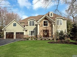 181 Edgewood Ave, Oakdale, NY 11769