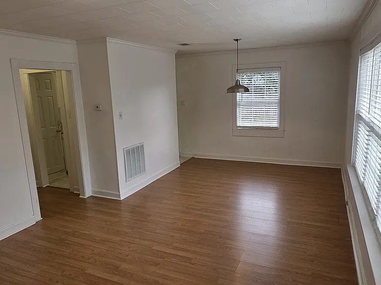1722 Iris St — Photo 3