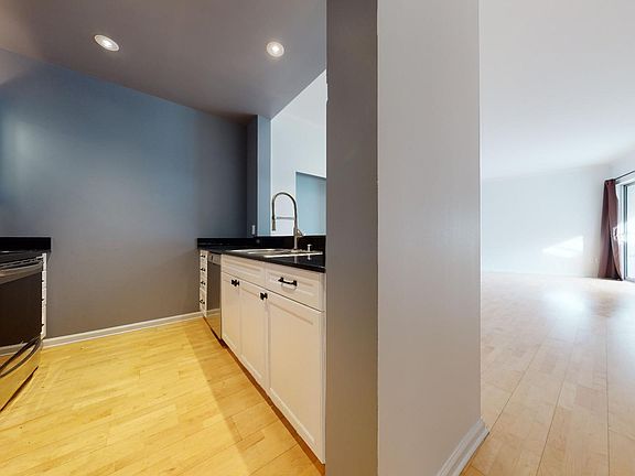 3rd image of 140 S Van Ness Ave #1130