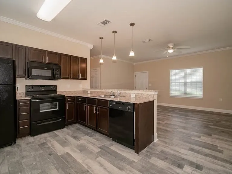 New Heights Apartments — Photo 12