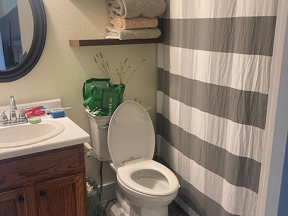 full downstairs bath