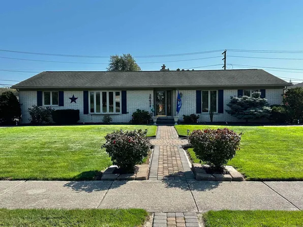 38434 Jefferson Ave, Harrison Township, MI 48045