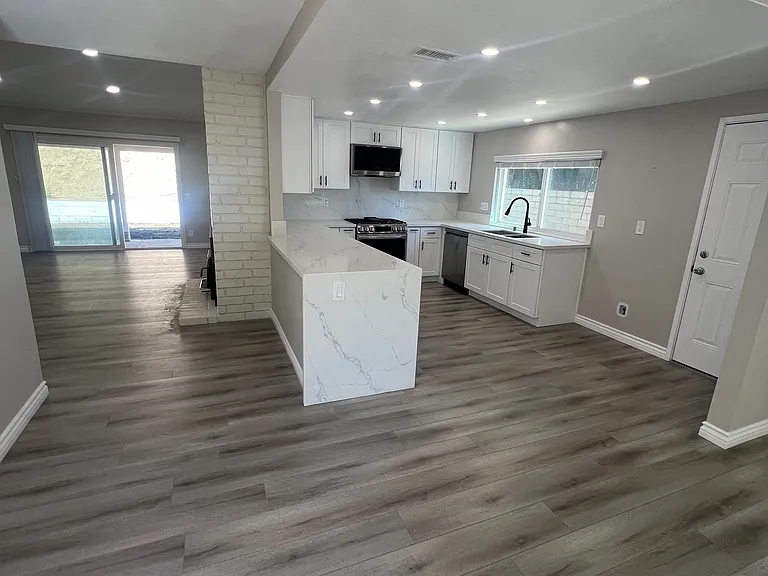 2800 Regina Ave — Photo 40