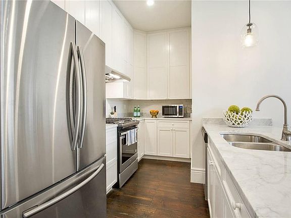 4th image of 425 Gravier St #301