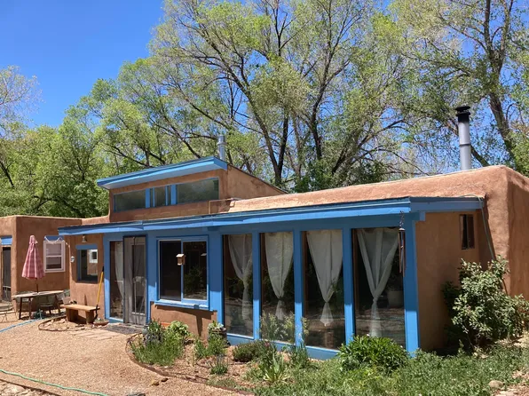 48 Highway 240, Ranchos De Taos, NM 87557