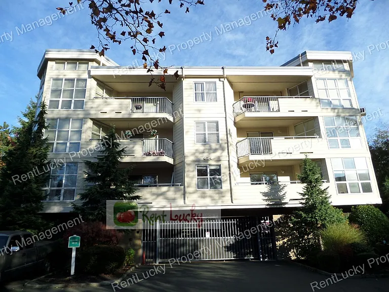 424 102nd Ave SE #202 — Photo 1