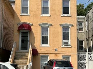 318 13th St, Union City, NJ 07087