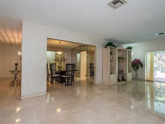 3rd image of 745 Coronado Ave