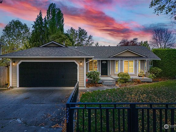 3rd image of 2426 20th Street SE