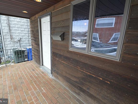 3rd image of 105 Thompson St