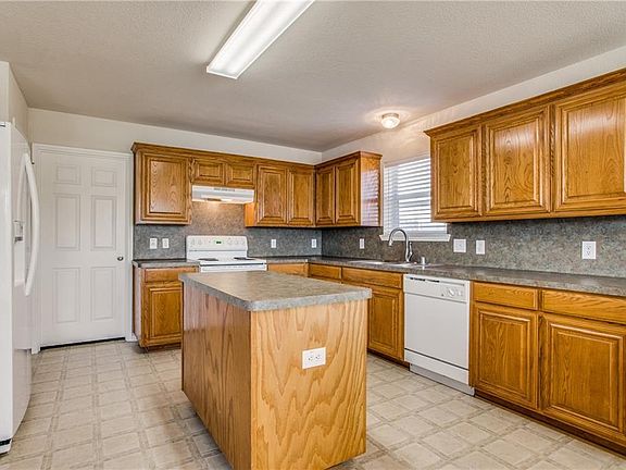 4th image of 4109 Sonoma Dr