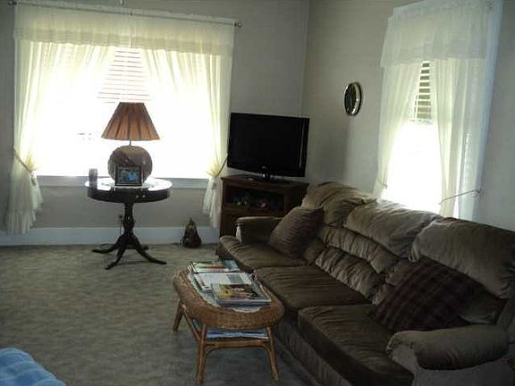 3rd image of 934 Wayne Ave