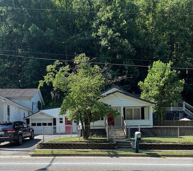 1st image of 518 Town Mountain Rd