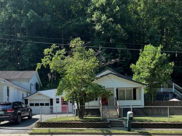 518 Town Mountain Rd, Pikeville, KY 41501