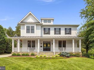 705 Hillcrest Dr SW, Vienna, VA 22180