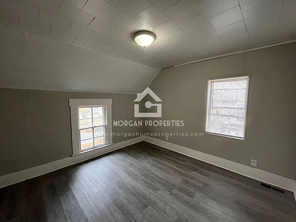 5th image of 1104 Thornburg St