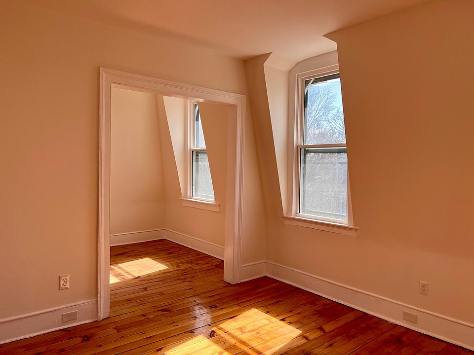 1st image of 591 Elm St APT 3