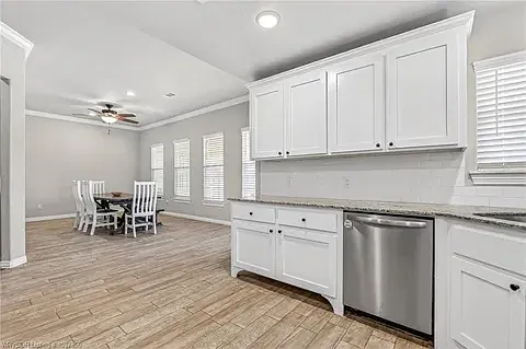 4 bed, 2157 sqft, $1,950 — Photo 4